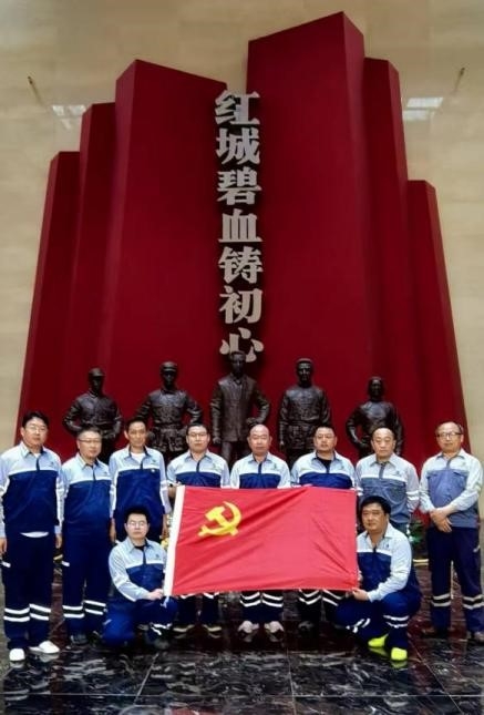 缅怀革命先烈 铭记历史前行