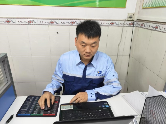 先进工作者：贺青山